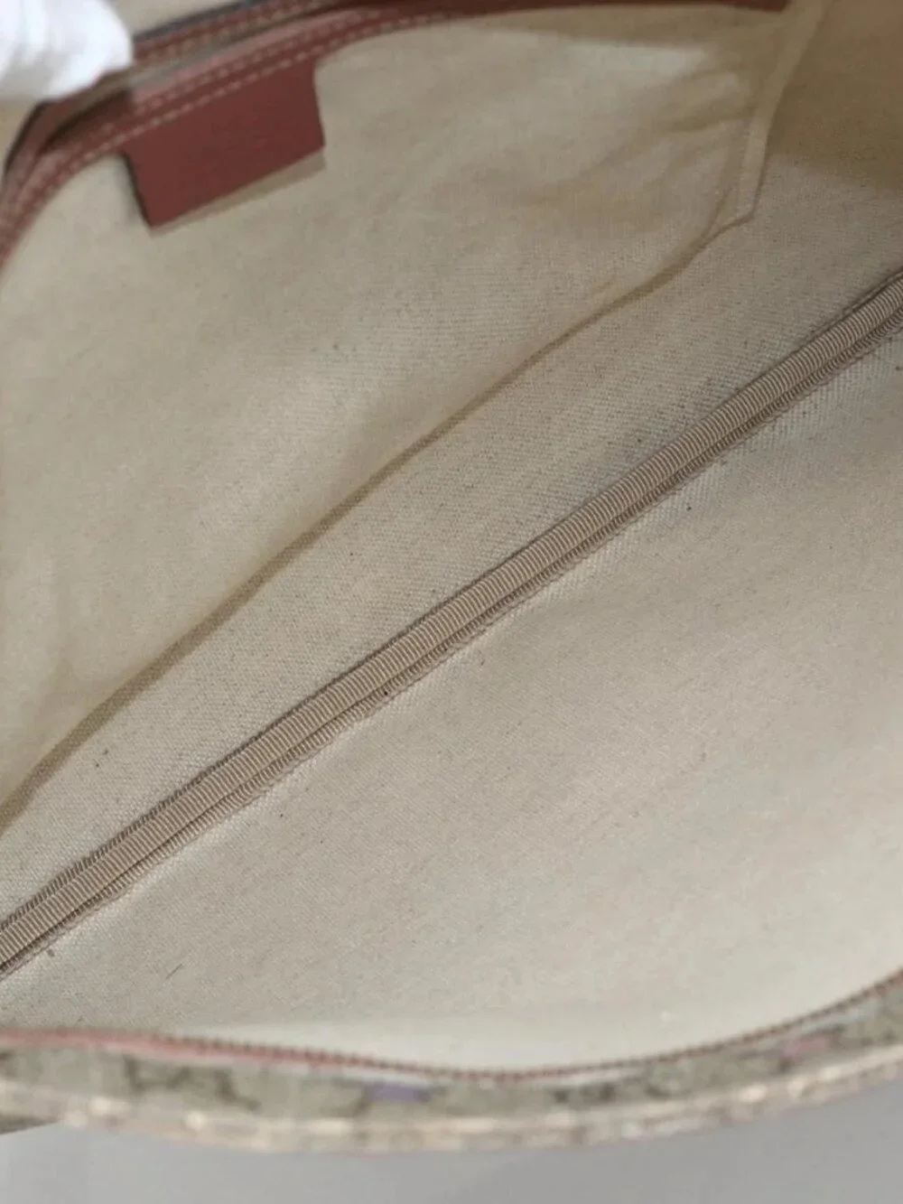 Gucci brand	gucci color	beige